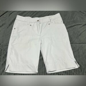 Daily Sports Sweden Women’s Size 4 Silver Performance Golf Shorts Zip pocket